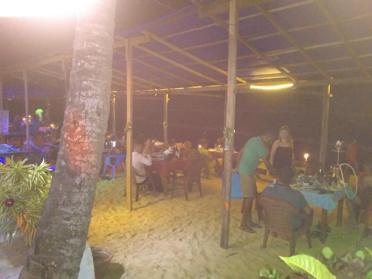 Hansa Surf Hotel Hikkaduwa Esterno foto