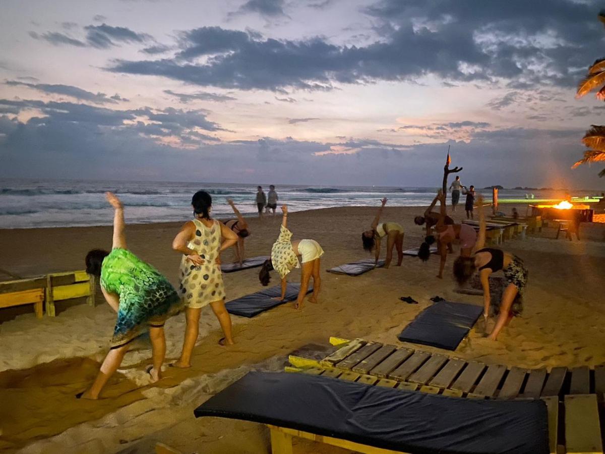 Hansa Surf Hotel Hikkaduwa Esterno foto