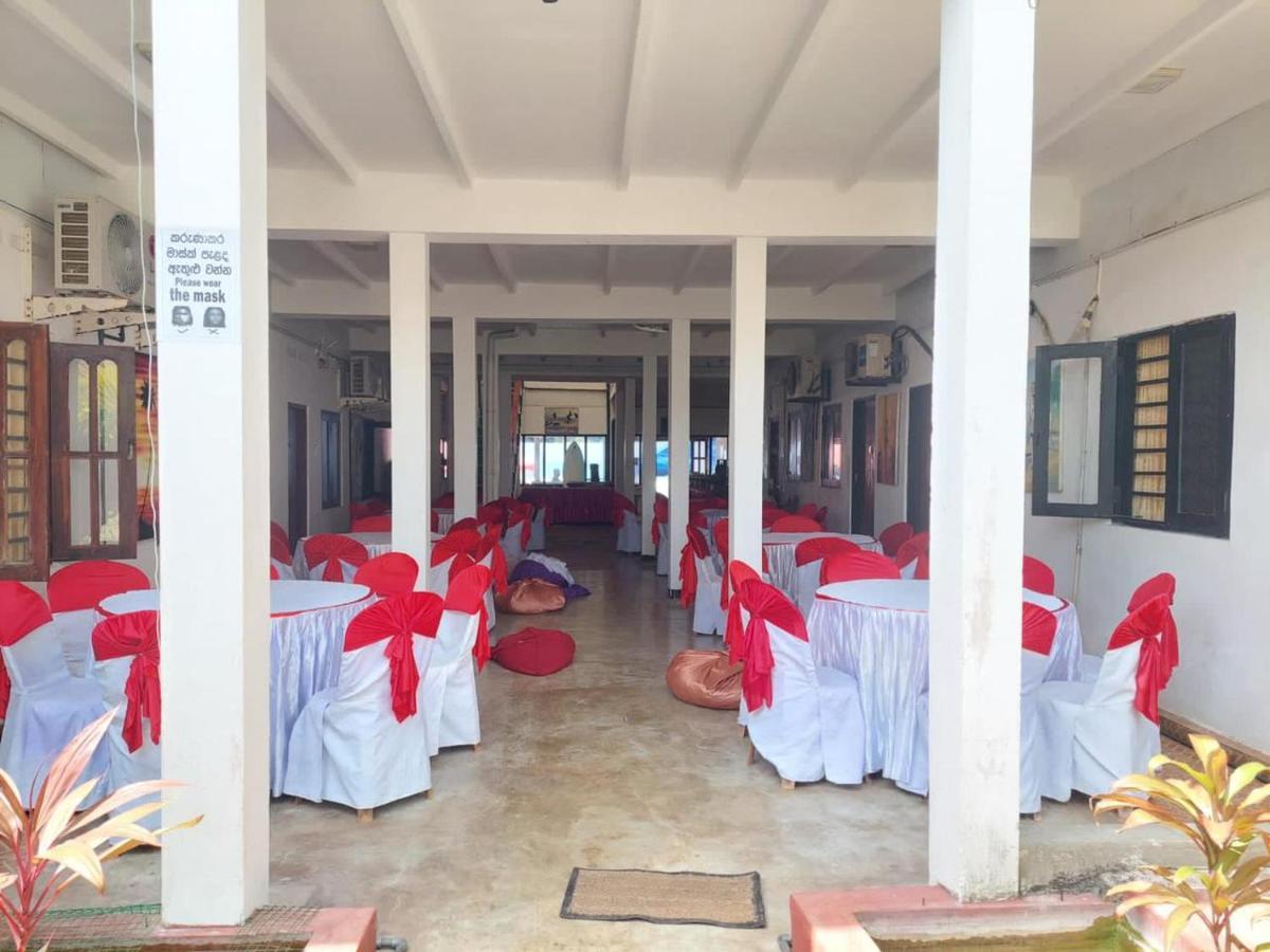 Hansa Surf Hotel Hikkaduwa Esterno foto