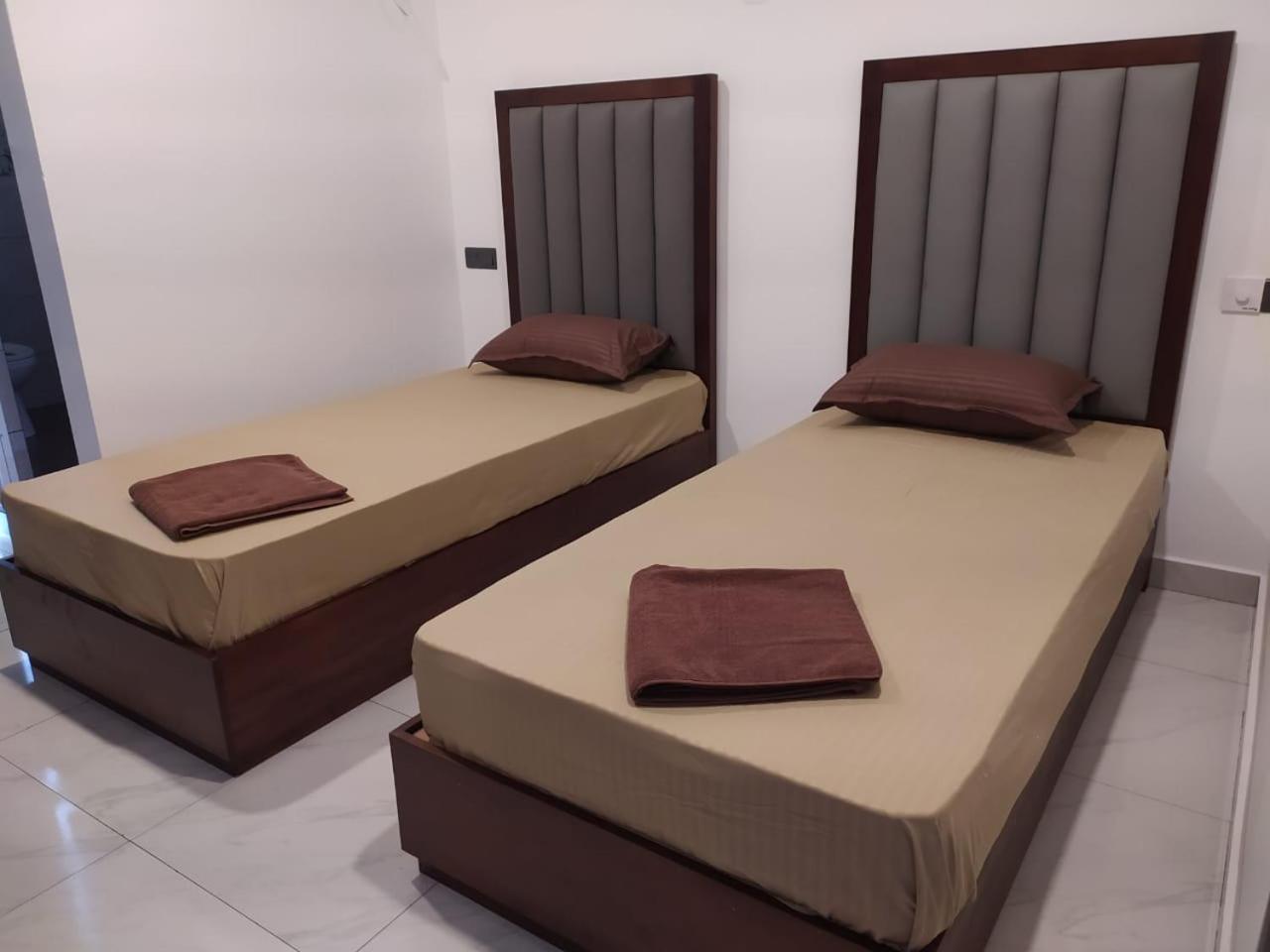 Hansa Surf Hotel Hikkaduwa Esterno foto