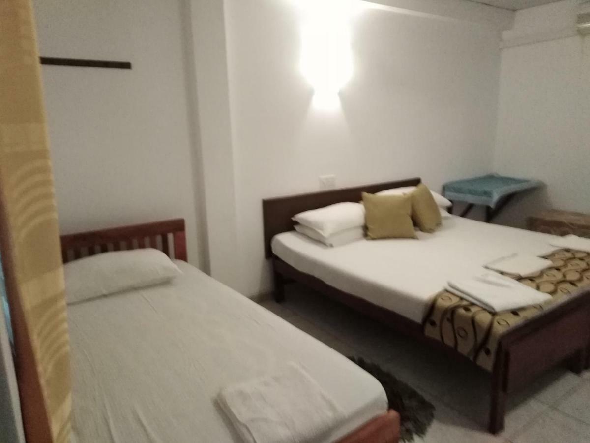 Hansa Surf Hotel Hikkaduwa Esterno foto